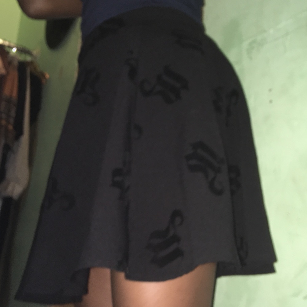 H&M divided black skater skirt us size 6